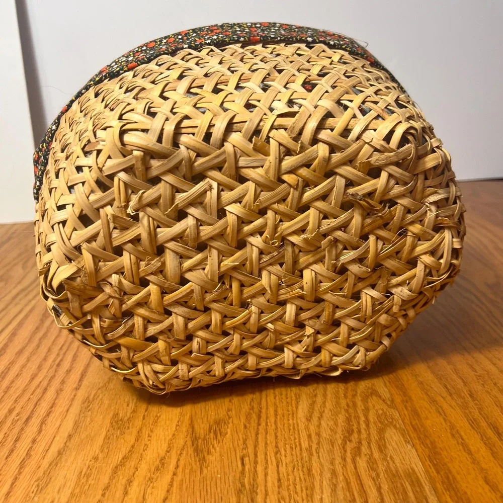 VTG Woven Egg Gathering Basket w Zippered Floral Liner Rope Handles Farm Decor